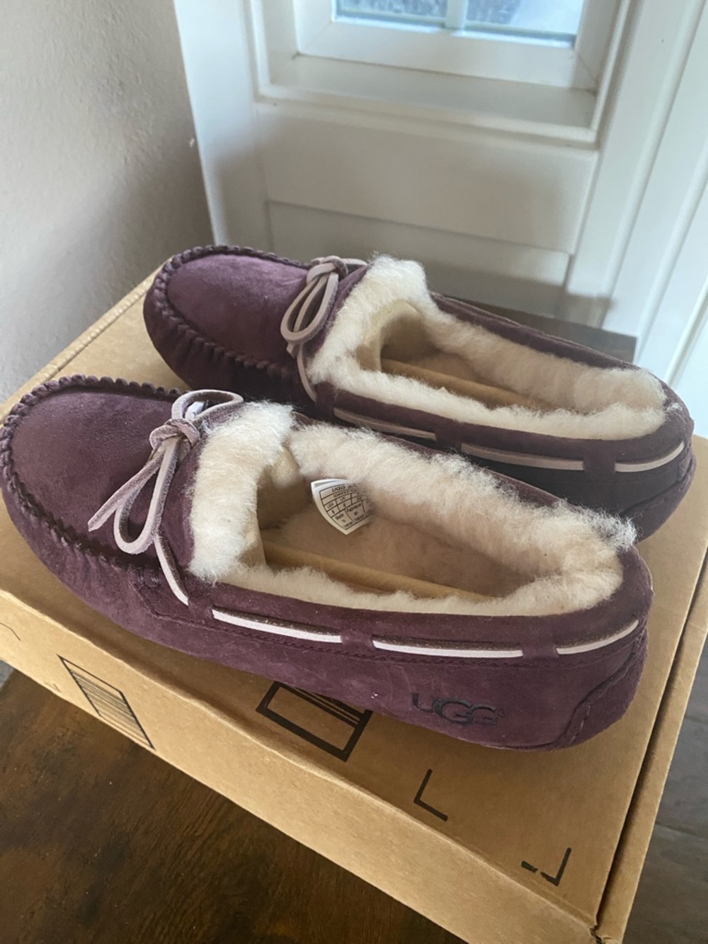 Women's UGG Dakota Moccasins / Slippers - Size US 8